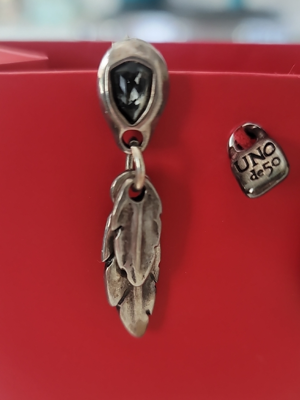 Uno de 50 Earrings - Picture 3 of 11